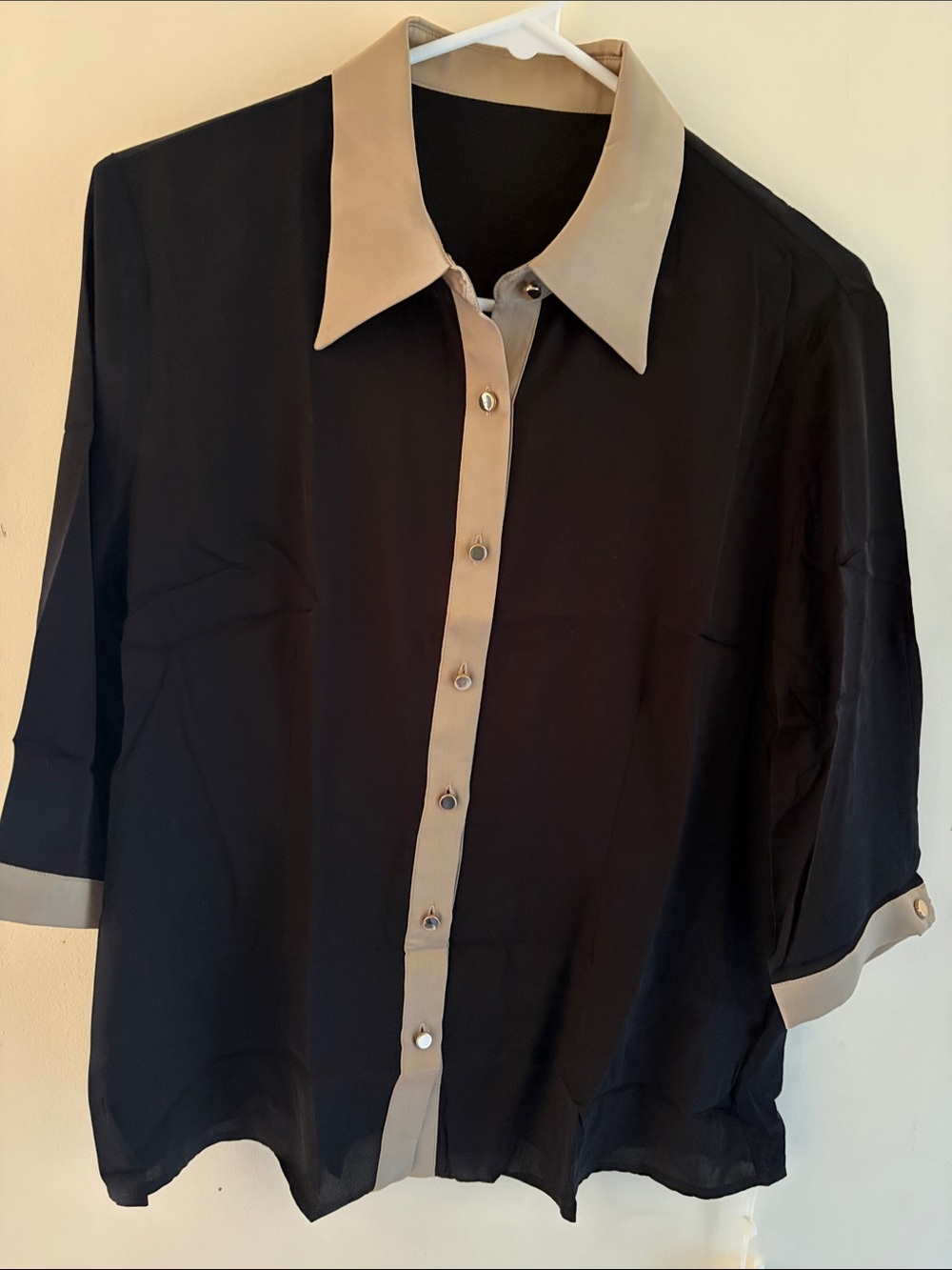 Women’ New Two-Tone Black and Tan Button-Down Shirt 96% Mulberry Silk